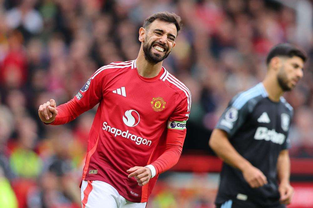 阿图什杯球员进球后跑上看台给母亲献花，后两黄变一红被罚下